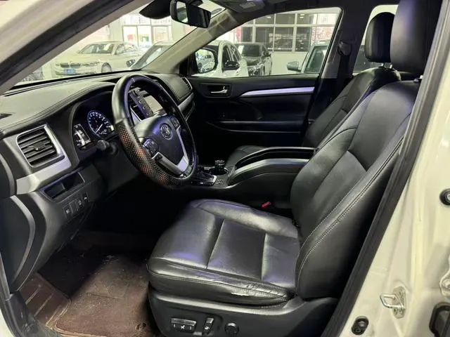 2018 Toyota Highlander thumbnail 5