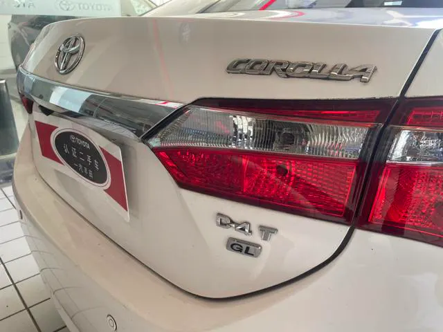 2018 Toyota Corolla thumbnail 3