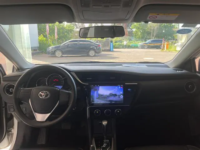 2018 Toyota Corolla thumbnail 4