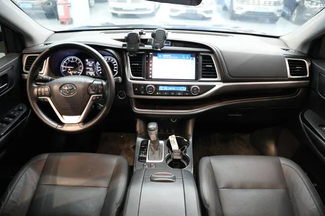 2020 Toyota Highlander thumbnail 4