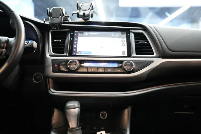 2020 Toyota Highlander thumbnail 5