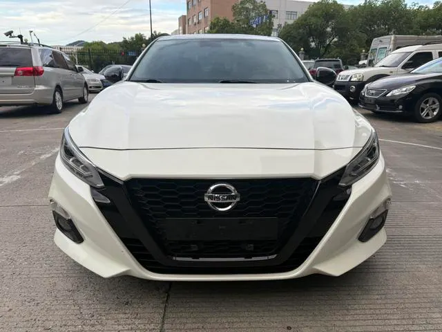 2021 Nissan Altima thumbnail 2