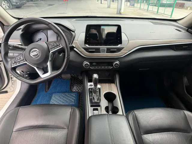 2021 Nissan Altima thumbnail 4