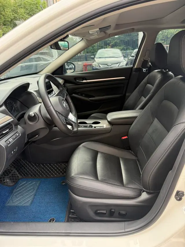 2021 Nissan Altima thumbnail 5