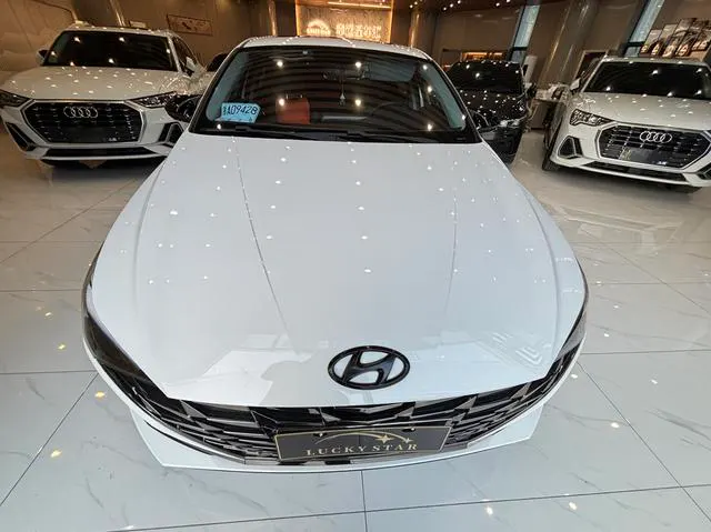 2022 Hyundai Elantra thumbnail 2