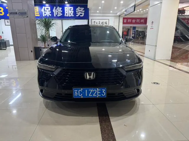 2024 Honda Accord thumbnail 2