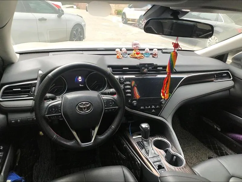 2018 Toyota Camry thumbnail 11
