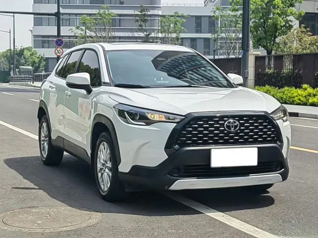 2023 Toyota Corolla Cross thumbnail 3