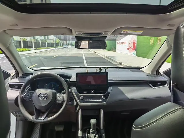 2023 Toyota Corolla Cross thumbnail 4