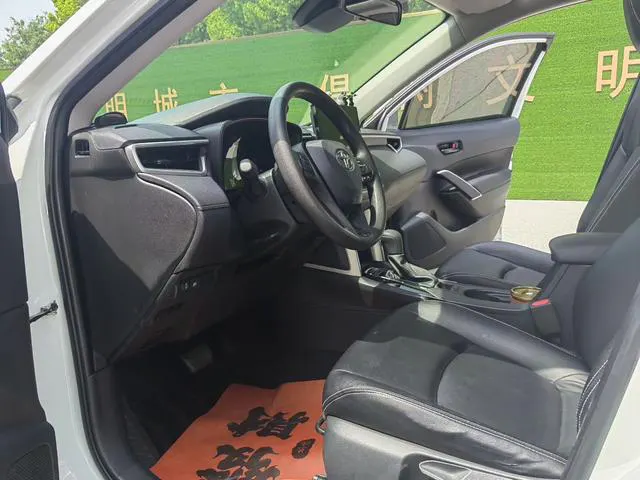 2023 Toyota Corolla Cross thumbnail 5