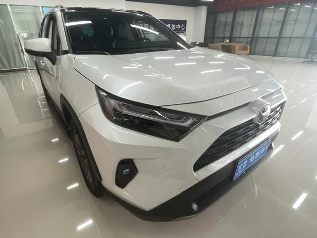 2023 Toyota RAV4 thumbnail 2