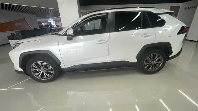 2023 Toyota RAV4 thumbnail 3