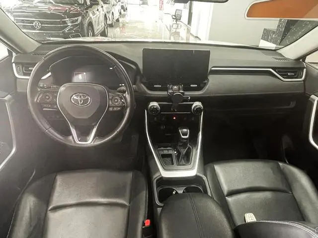 2023 Toyota RAV4 thumbnail 4
