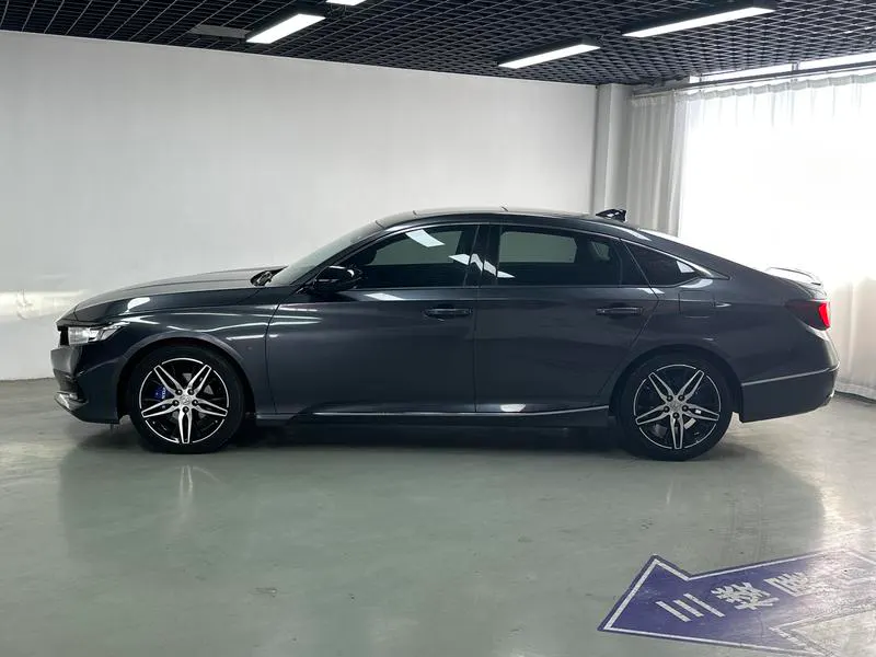 2022 Honda Accord thumbnail 5