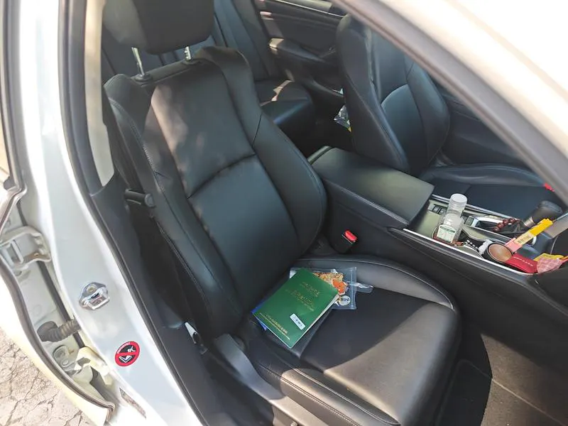 2018 Honda Accord thumbnail 11