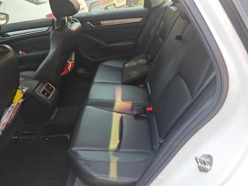 2018 Honda Accord thumbnail 12