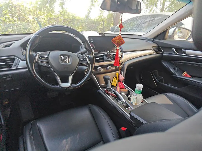 2018 Honda Accord thumbnail 5