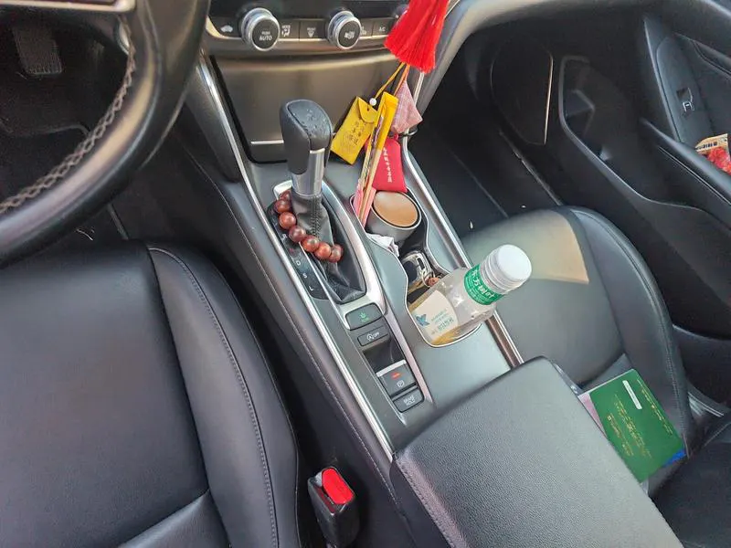 2018 Honda Accord thumbnail 9