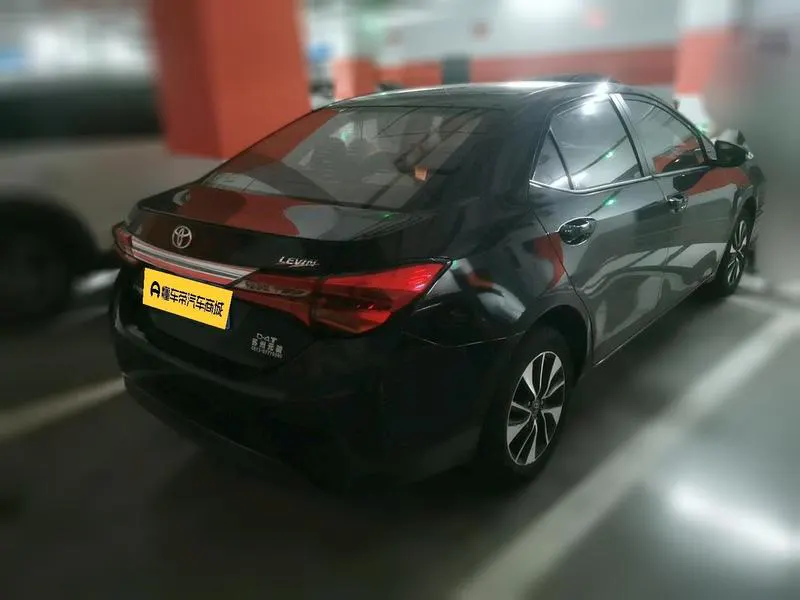 2018 Toyota Corolla thumbnail 2