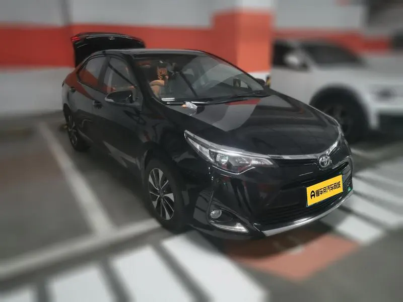 2018 Toyota Corolla thumbnail 3