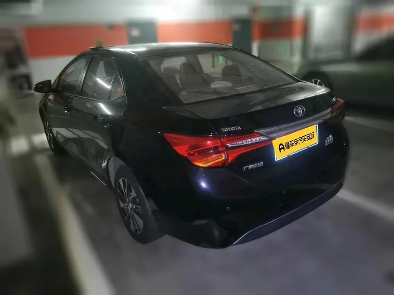2018 Toyota Corolla thumbnail 4
