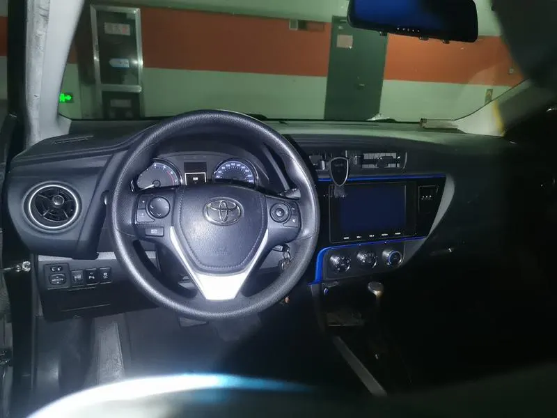 2018 Toyota Corolla thumbnail 5