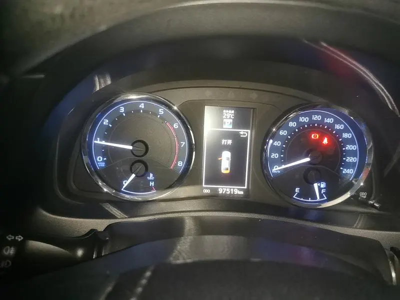 2018 Toyota Corolla thumbnail 6
