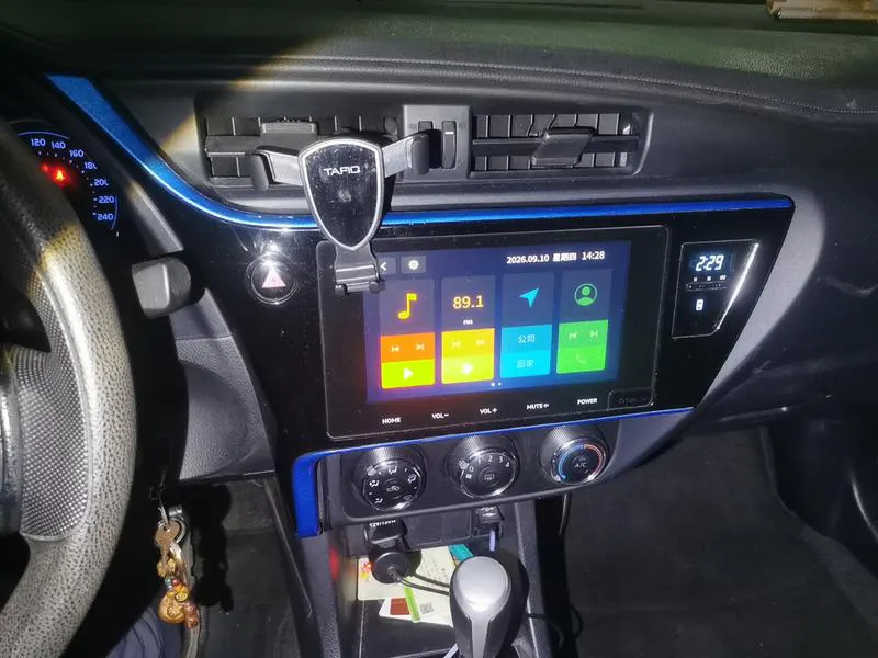 2018 Toyota Corolla thumbnail 8