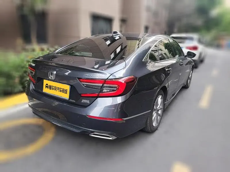2022 Honda Accord thumbnail 2