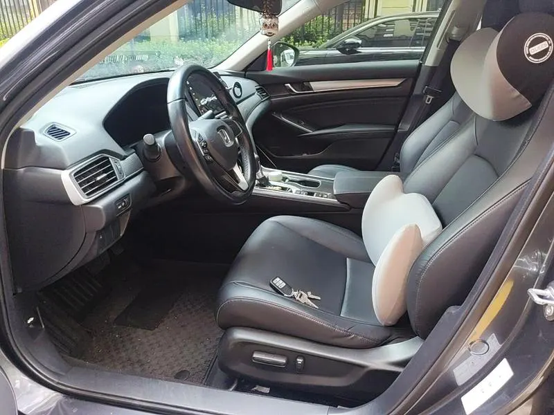 2022 Honda Accord thumbnail 10