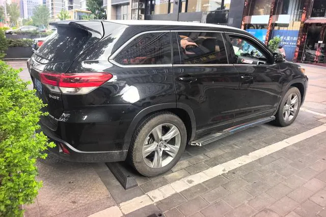 2018 Toyota Highlander thumbnail 3
