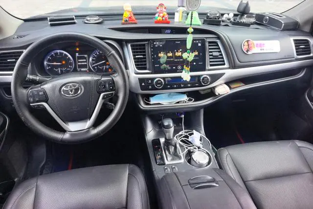 2018 Toyota Highlander thumbnail 4