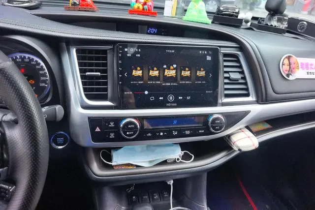 2018 Toyota Highlander thumbnail 5