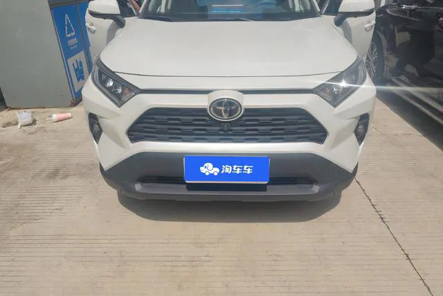 2024 Toyota RAV4 thumbnail 2
