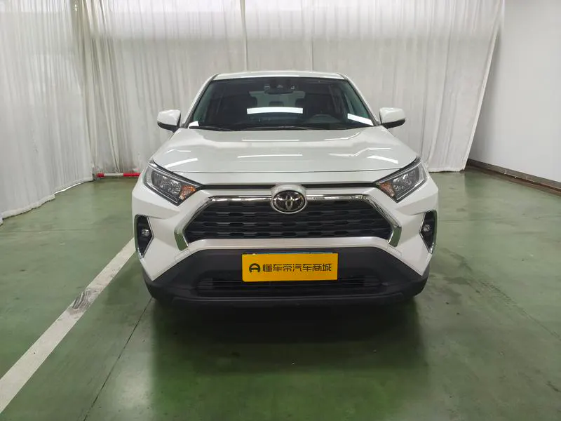 2023 Toyota RAV4 thumbnail 3