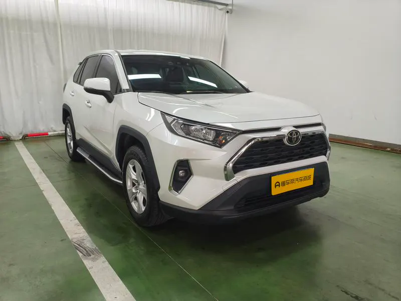 2023 Toyota RAV4 thumbnail 4
