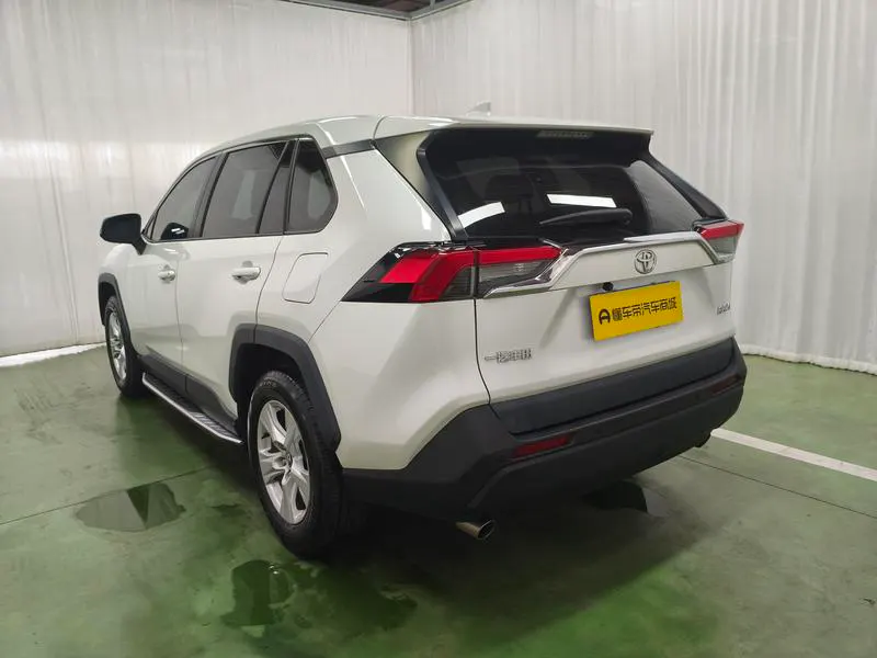 2023 Toyota RAV4 thumbnail 6
