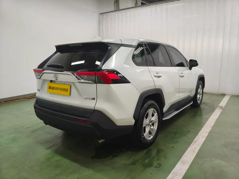 2023 Toyota RAV4 thumbnail 8