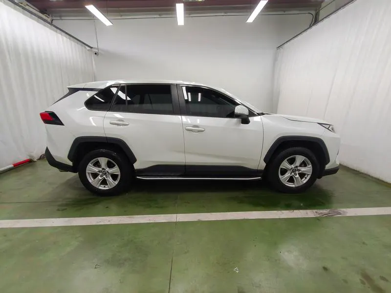 2023 Toyota RAV4 thumbnail 9
