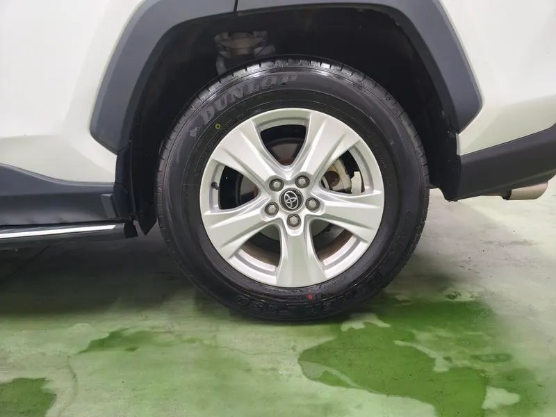 2023 Toyota RAV4 thumbnail 10