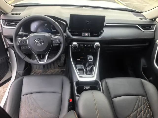2024 Toyota RAV4 thumbnail 4