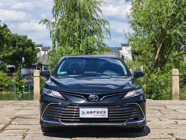 2021 Toyota Camry thumbnail 2