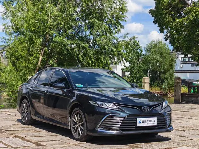 2021 Toyota Camry thumbnail 3