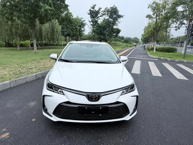 2021 Toyota Corolla thumbnail 2
