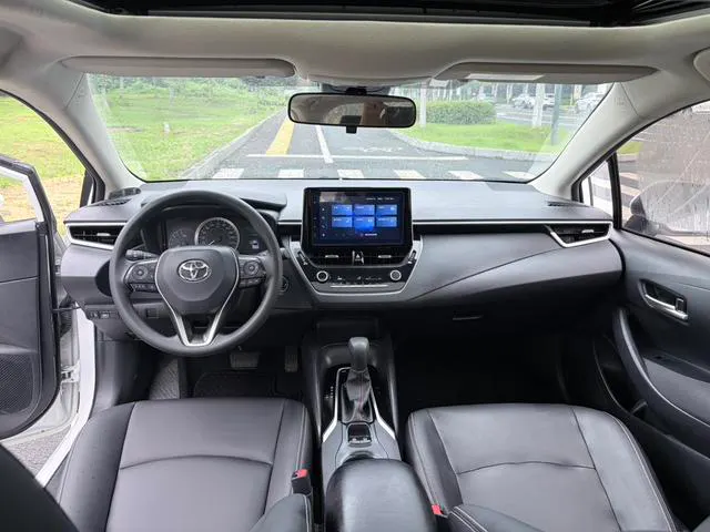 2021 Toyota Corolla thumbnail 4