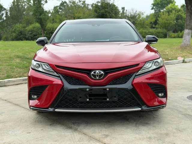 2018 Toyota Camry thumbnail 2