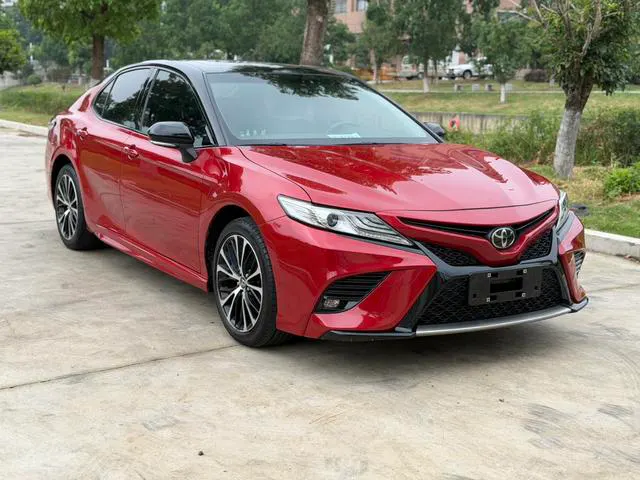 2018 Toyota Camry thumbnail 3