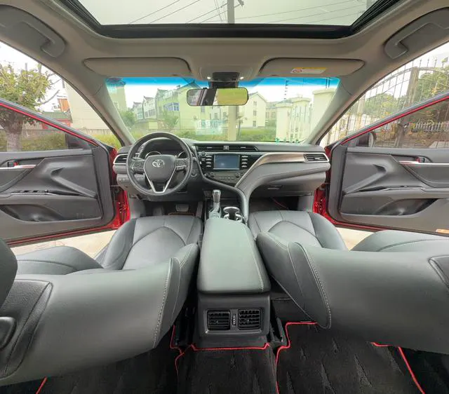 2018 Toyota Camry thumbnail 5