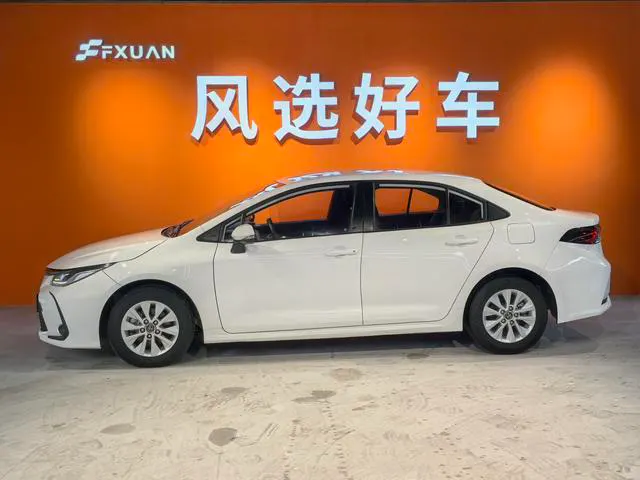 2023 Toyota Corolla thumbnail 3