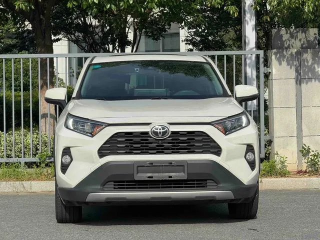 2020 Toyota RAV4 thumbnail 2